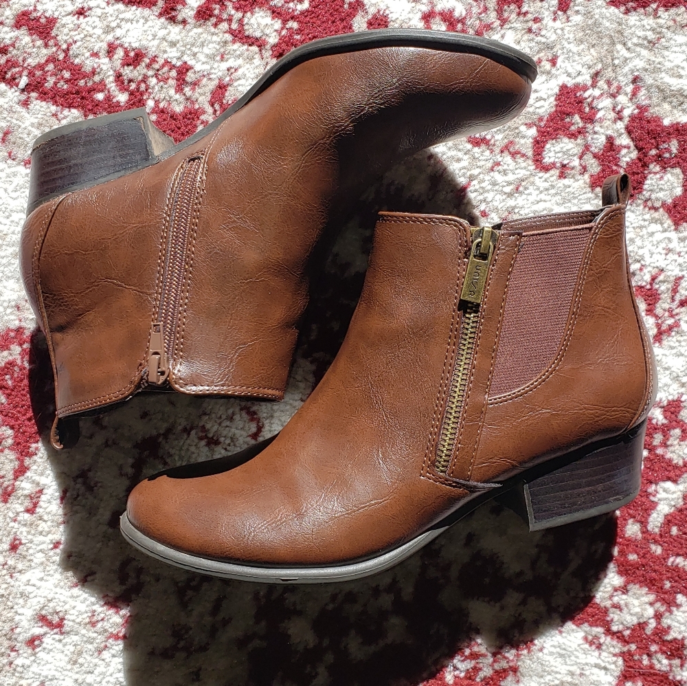 Unisa 8.5 Brown Booties